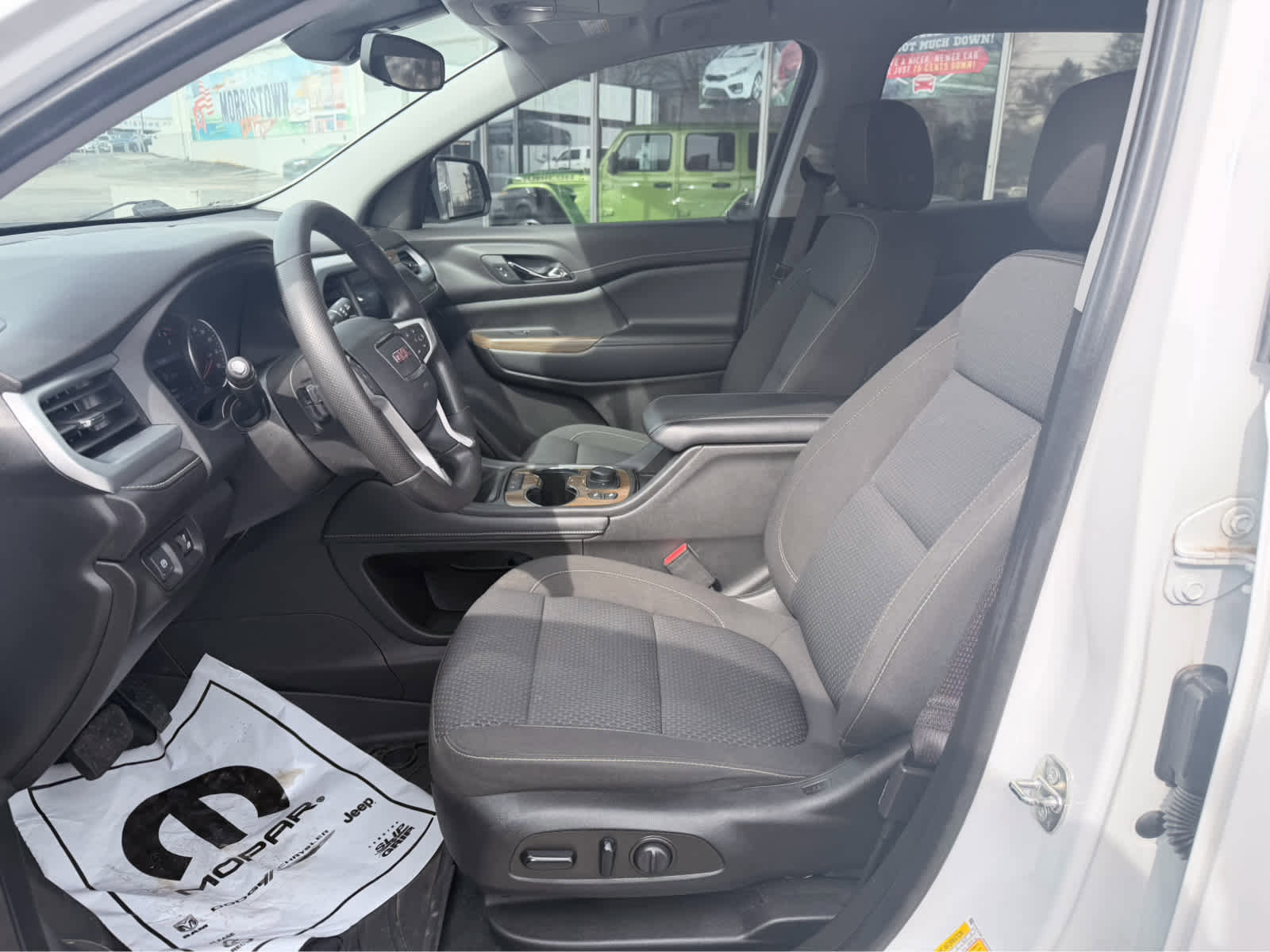 Used 2022 GMC Acadia SLE w/ Driver Convenience Package image 20