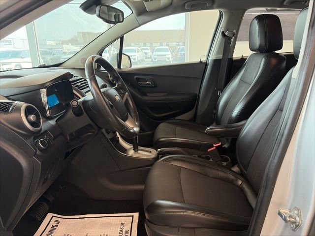 Used 2016 Chevrolet Trax LT w/ LT Convenience Package AWD/4WD image 12