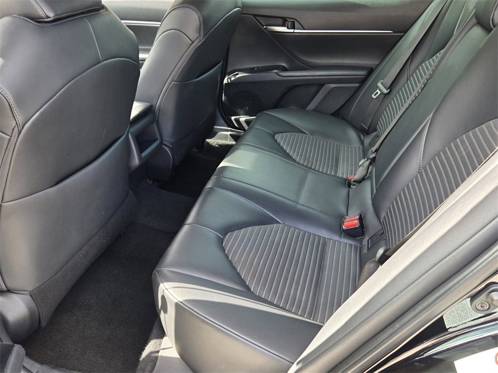 Used 2019 Toyota Camry L image 11