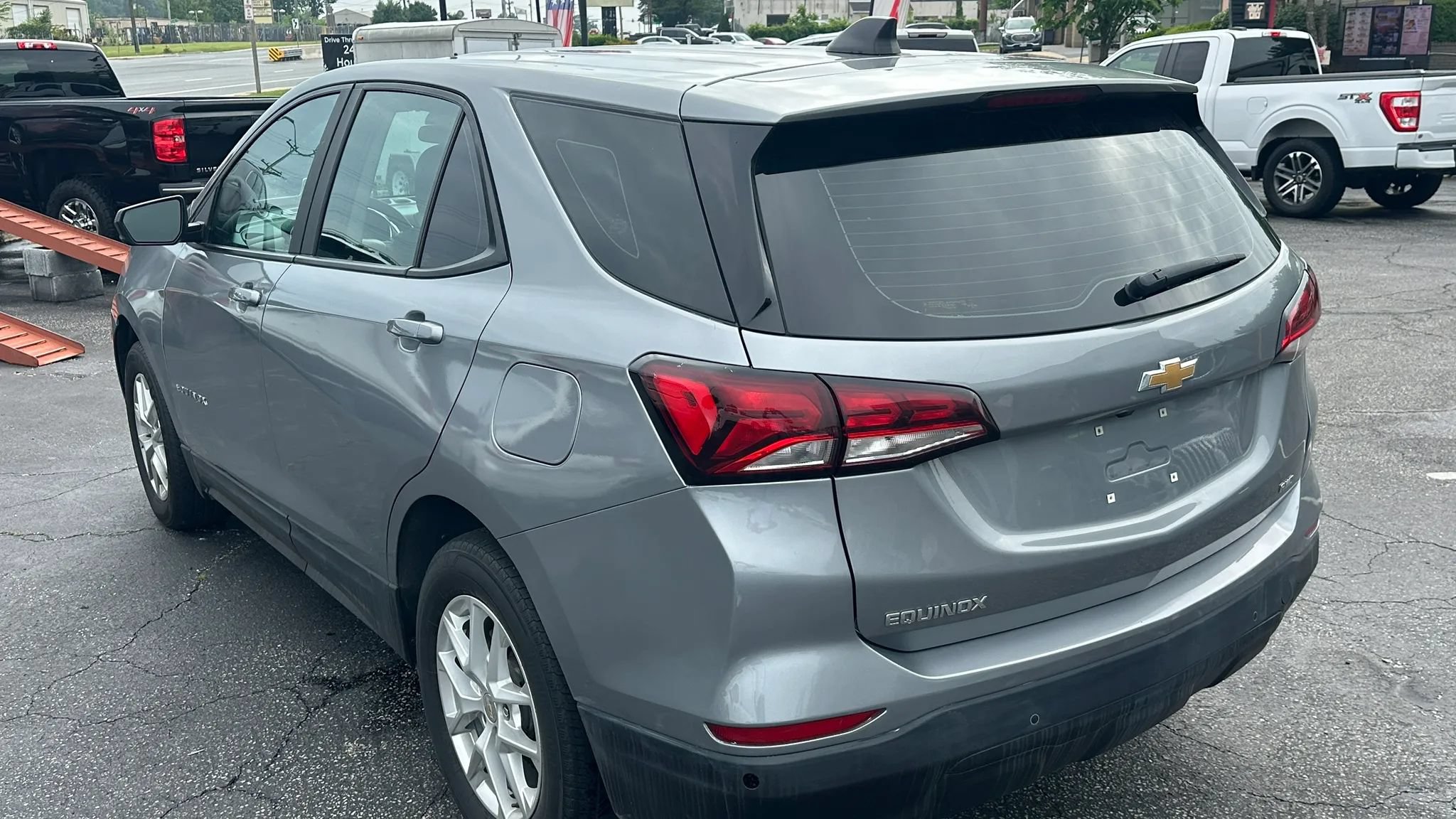 Used 2023 Chevrolet Equinox LS AWD/4WD image 9