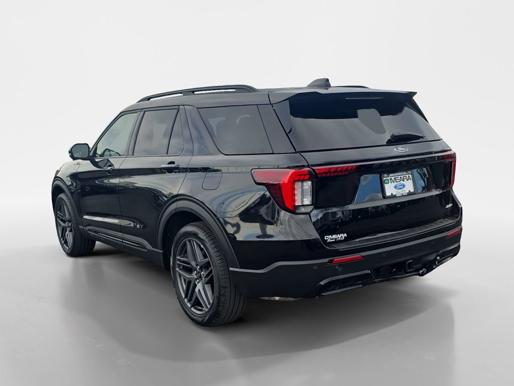 Used 2025 Ford Explorer ST-Line w/ ST-Line Street Pack image 3
