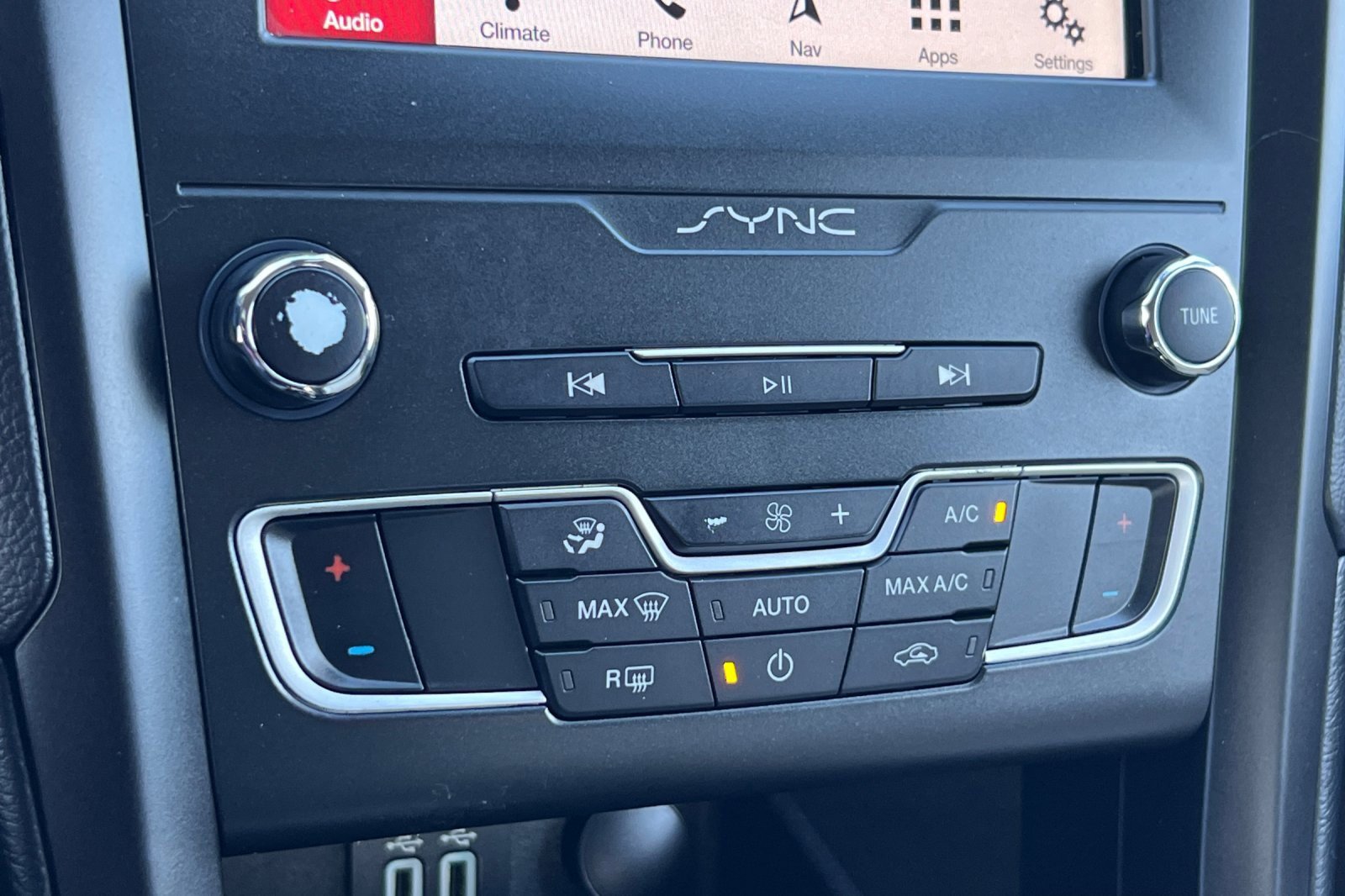 Certified 2019 Ford Fusion SE w/ Equipment Group 151A image 21