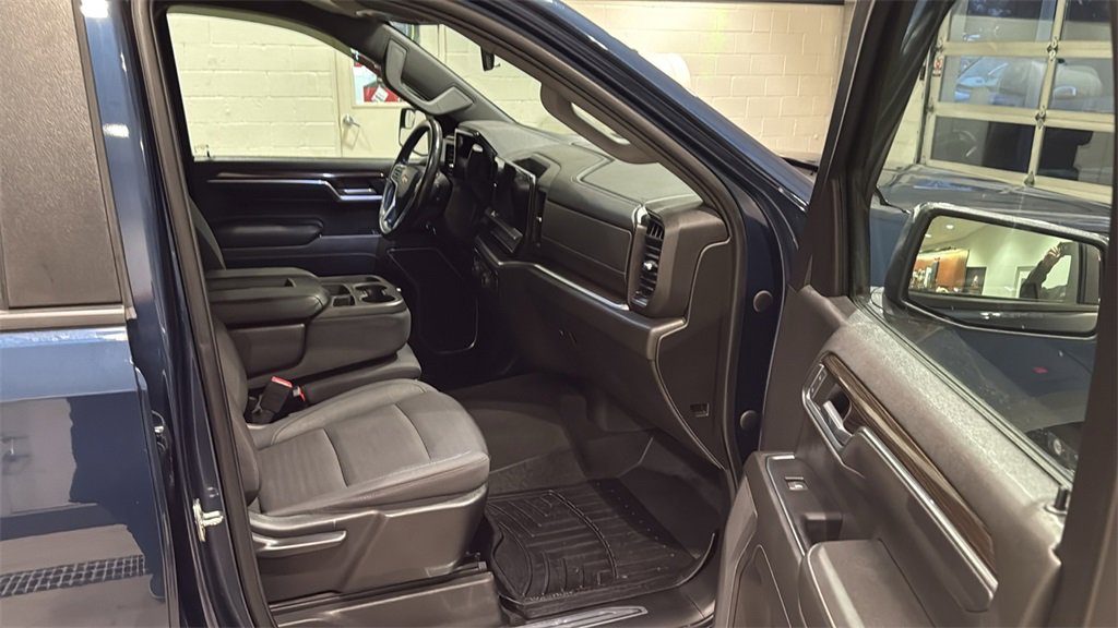 Used 2022 Chevrolet Silverado 1500 LT image 12