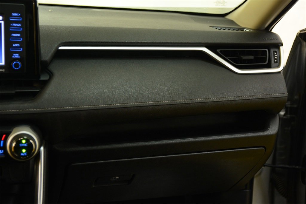 Used 2022 Toyota RAV4 LE image 15