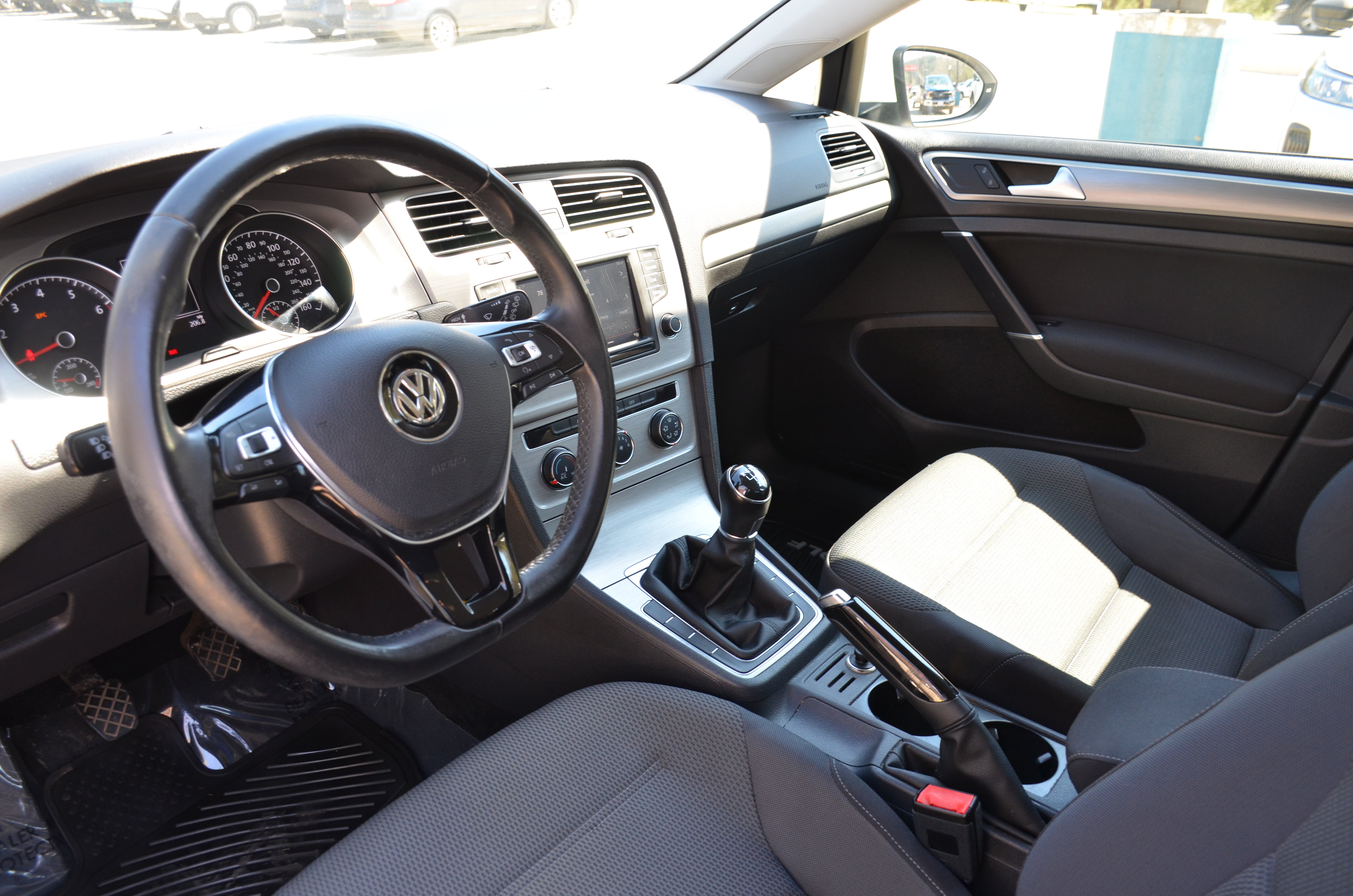 Used 2016 Volkswagen Golf S FWD image 13
