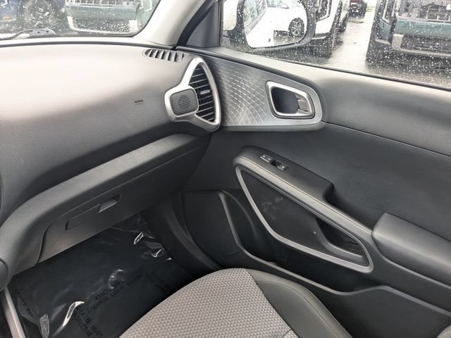 Certified 2025 Kia Soul LX w/ LX Technology Package FWD image 18