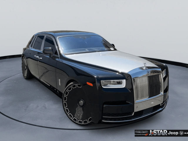 Used 2022 Rolls-Royce Phantom Sedan RWD image 3