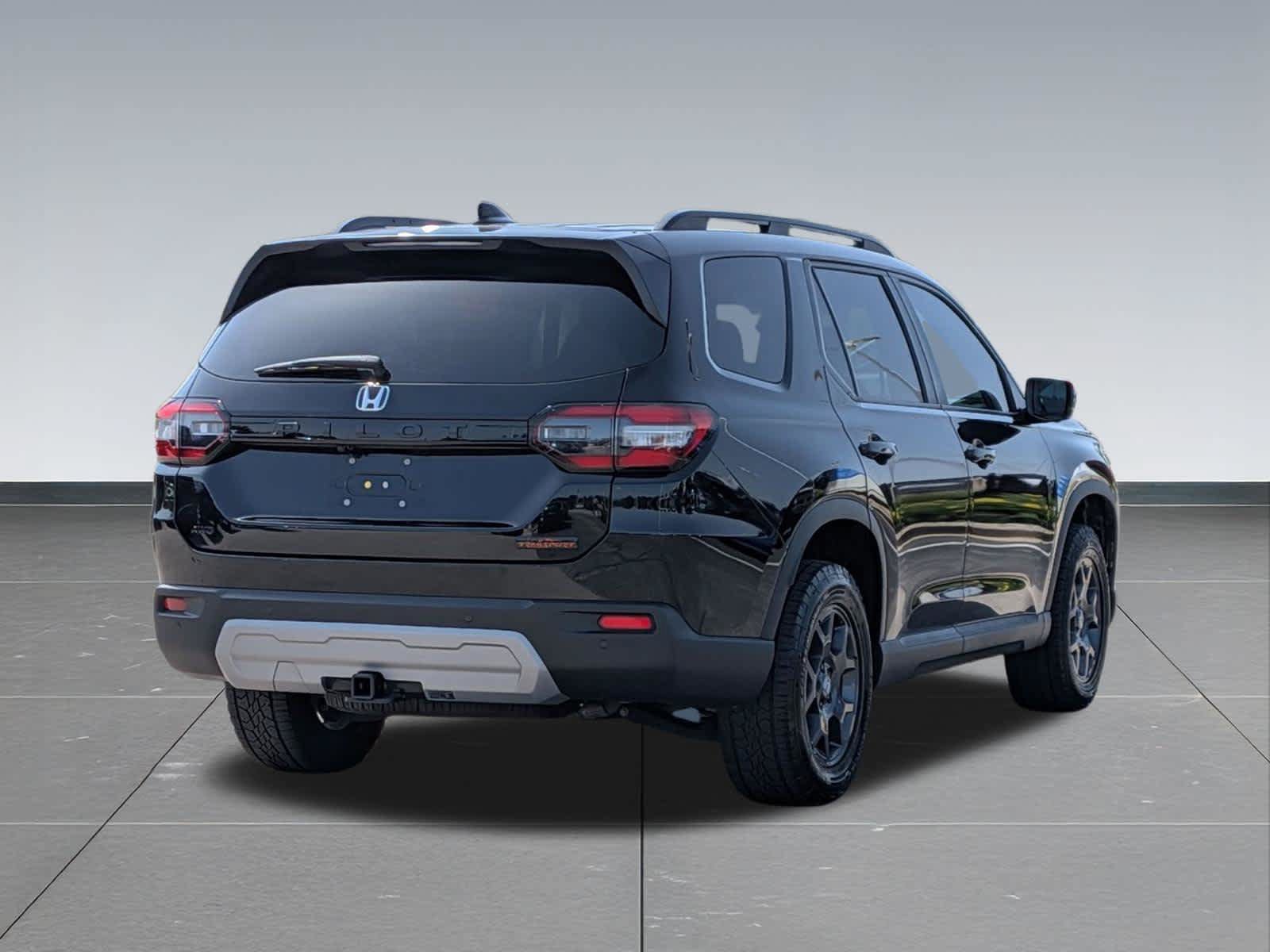 Certified 2024 Honda Pilot TrailSport image 5