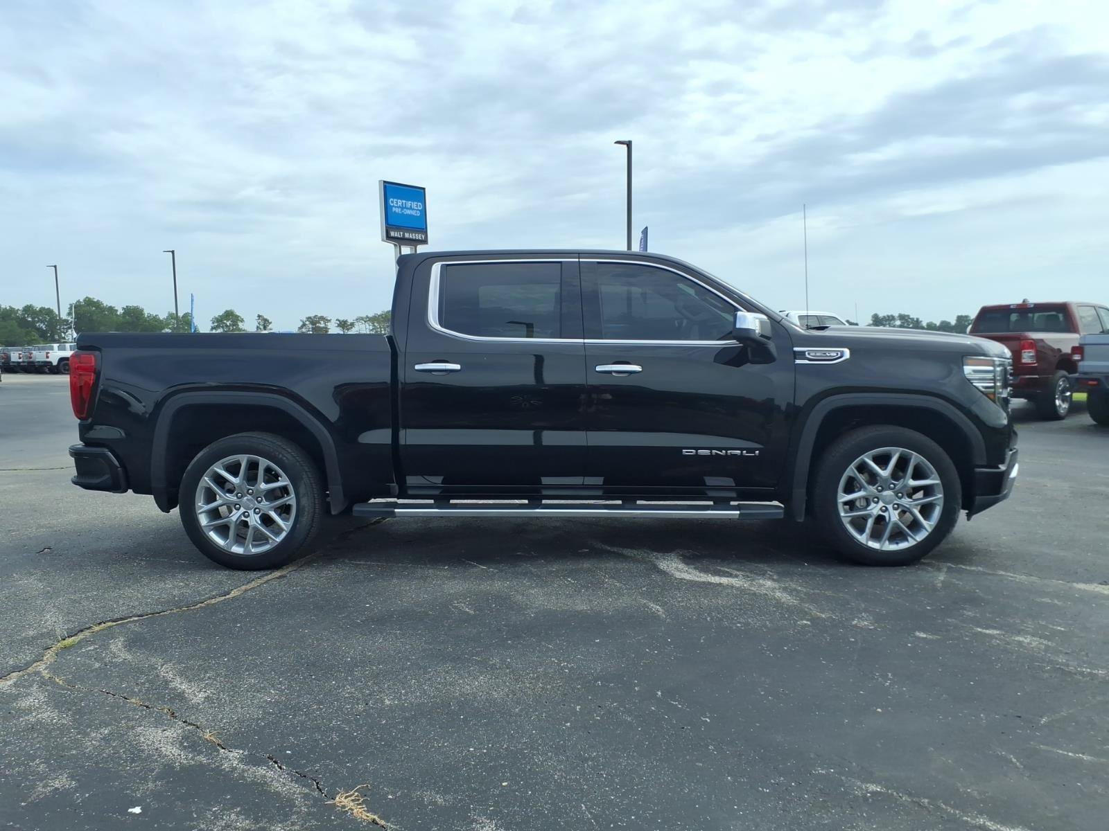 Used 2024 GMC Sierra 1500 Denali w/ Technology Package AWD/4WD image 6