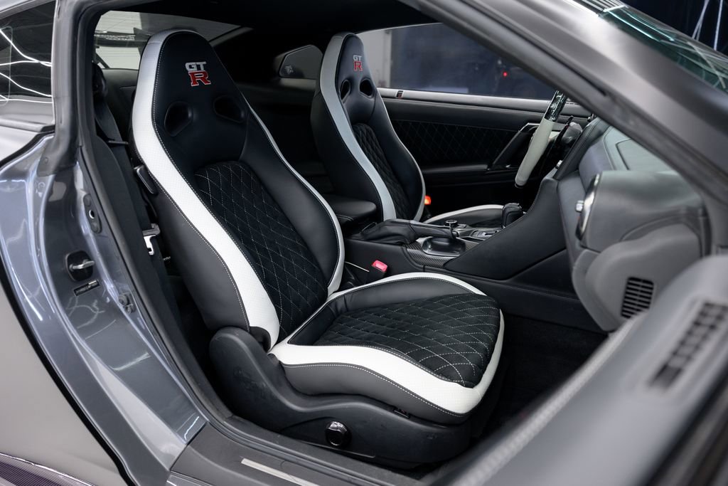Used 2018 Nissan GT-R Premium image 44