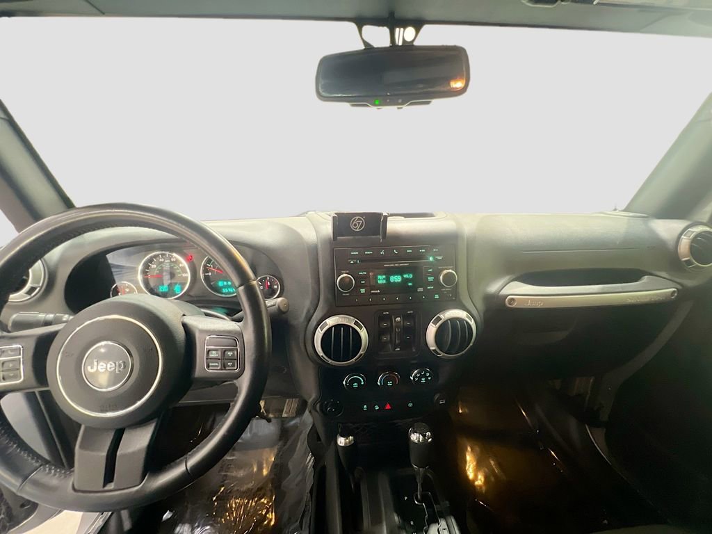 Used 2016 Jeep Wrangler Unlimited Sahara w/ Connectivity Group image 19