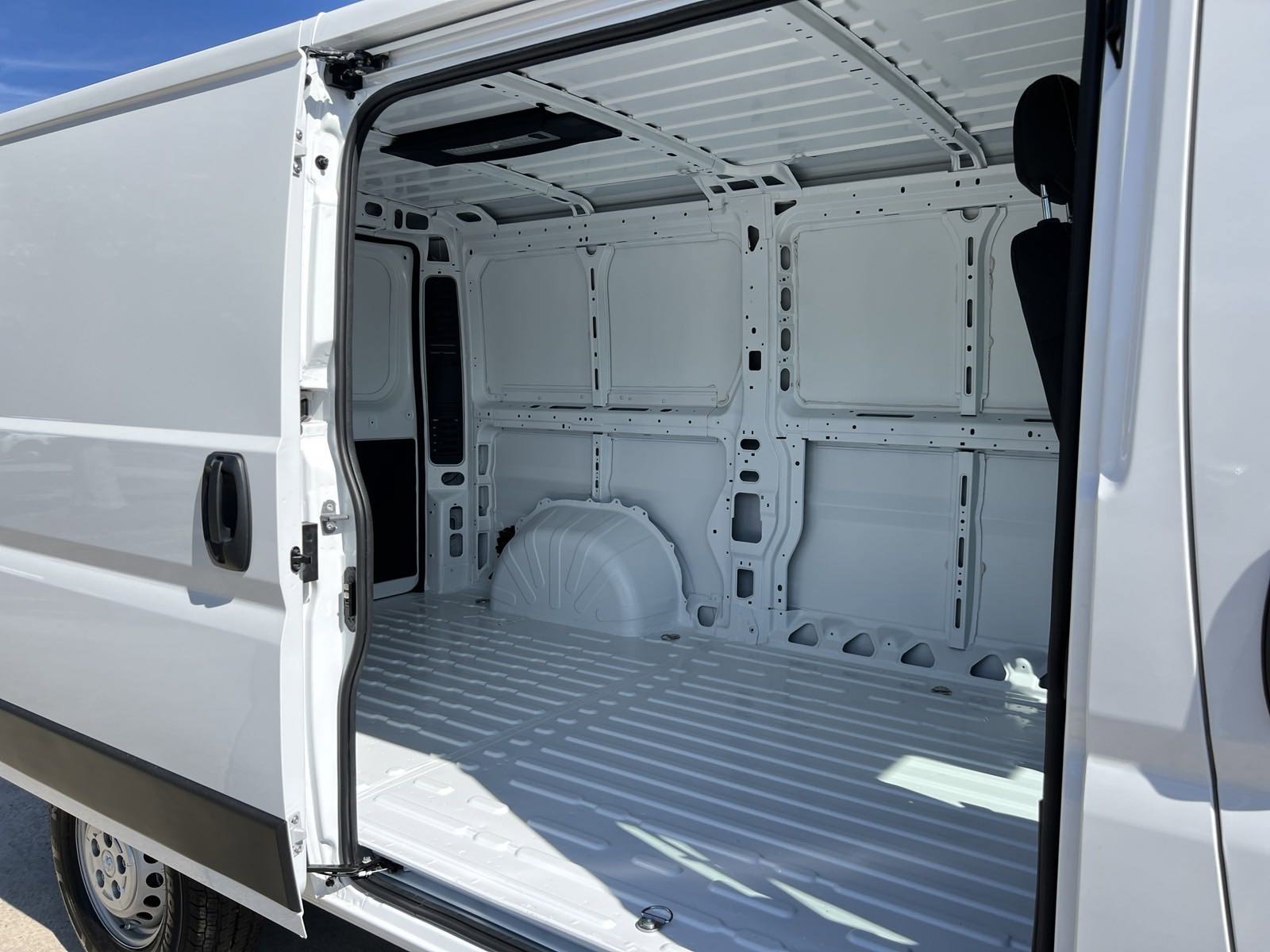 Used 2024 RAM ProMaster 1500 w/ Convenience Group image 14