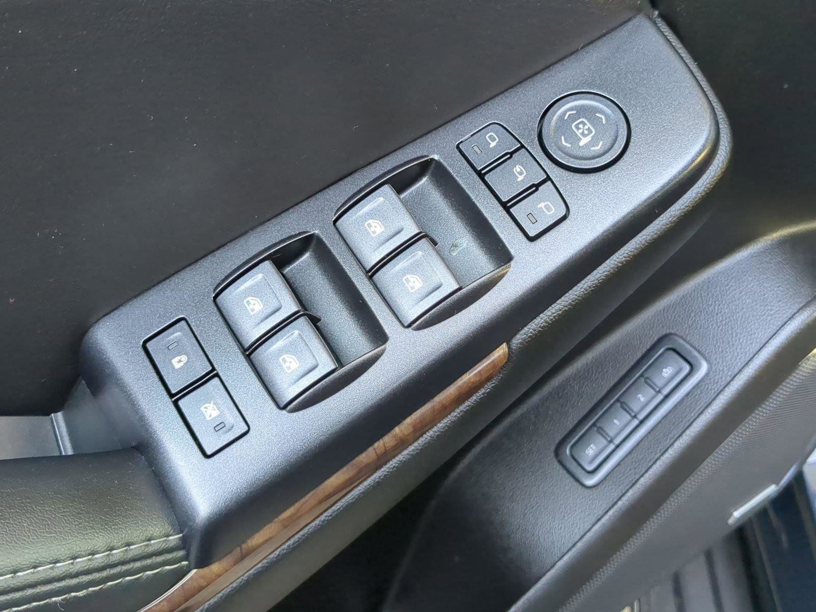 Used 2020 Chevrolet Suburban LT image 27