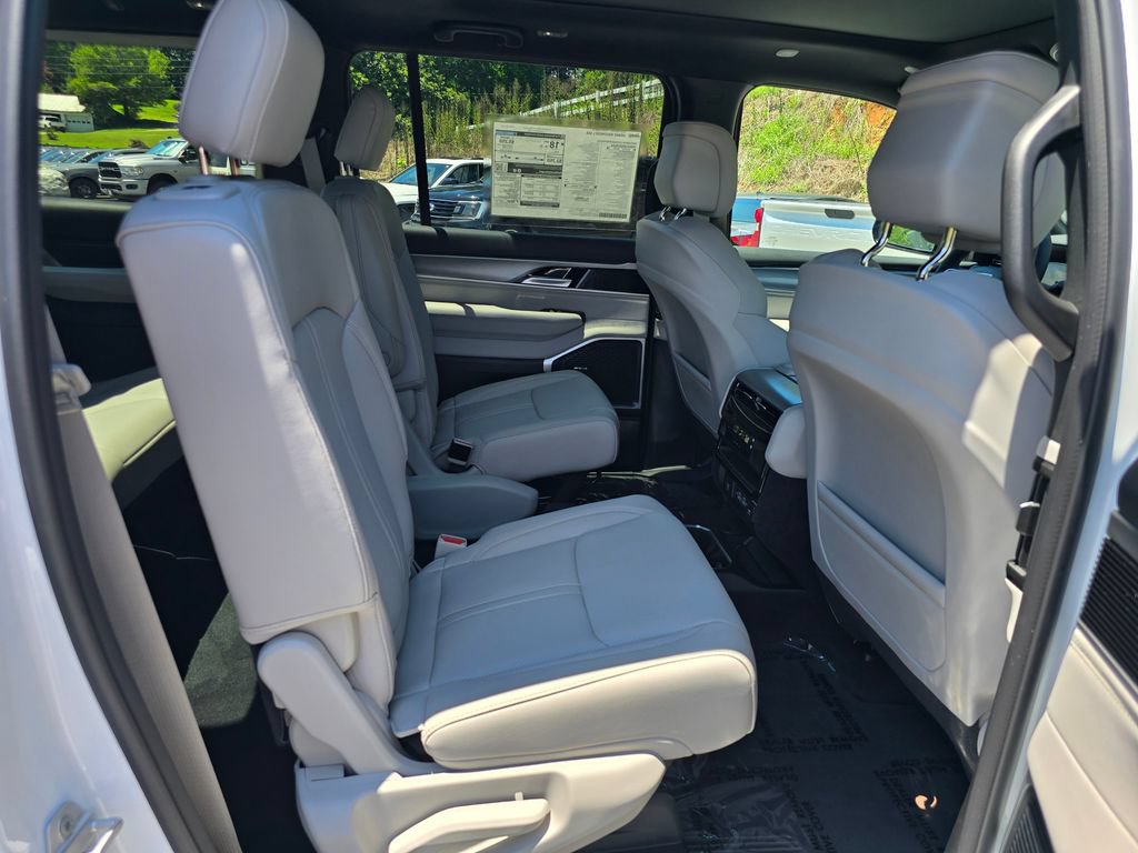 New 2026 Jeep Grand Wagoneer L 4WD w/ Premium Group I image 26