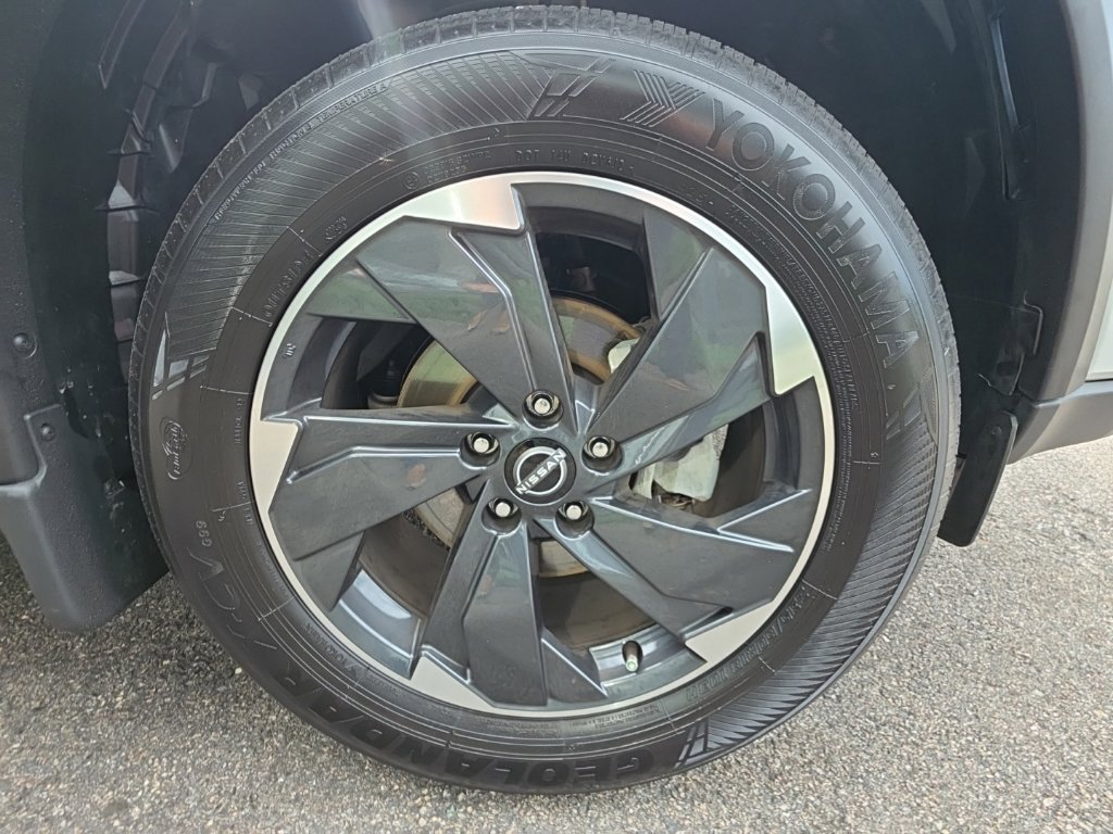 Certified 2026 Nissan Rogue SV AWD/4WD image 24