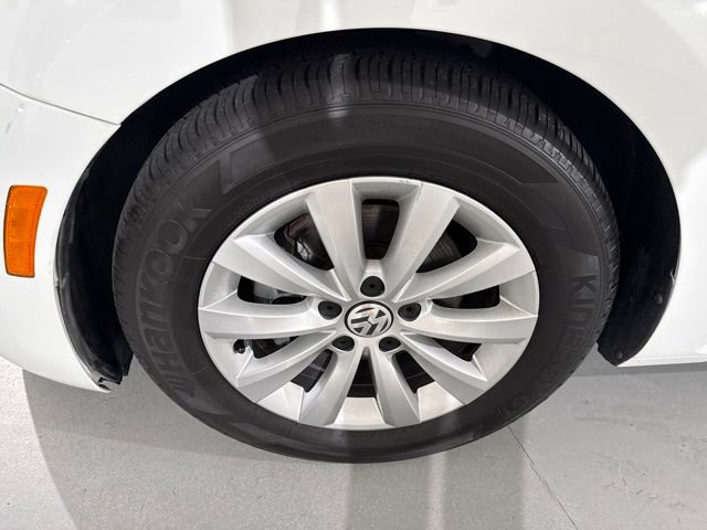 Used 2019 Volkswagen Beetle 2.0T S FWD image 5