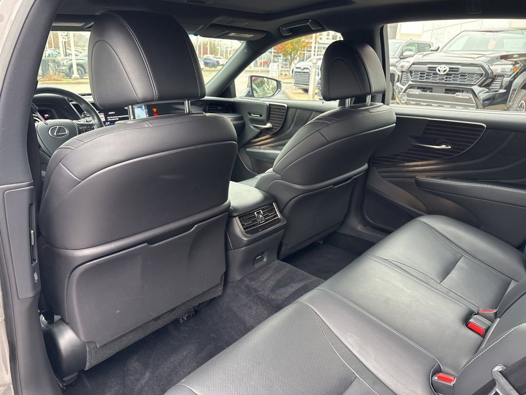 Used 2018 Lexus LS 500h AWD image 17