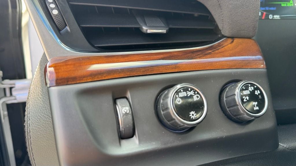 Used 2016 Cadillac Escalade Luxury AWD/4WD image 20