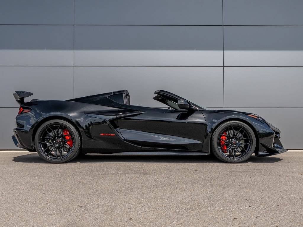 Used 2024 Chevrolet Corvette Z06 RWD image 7