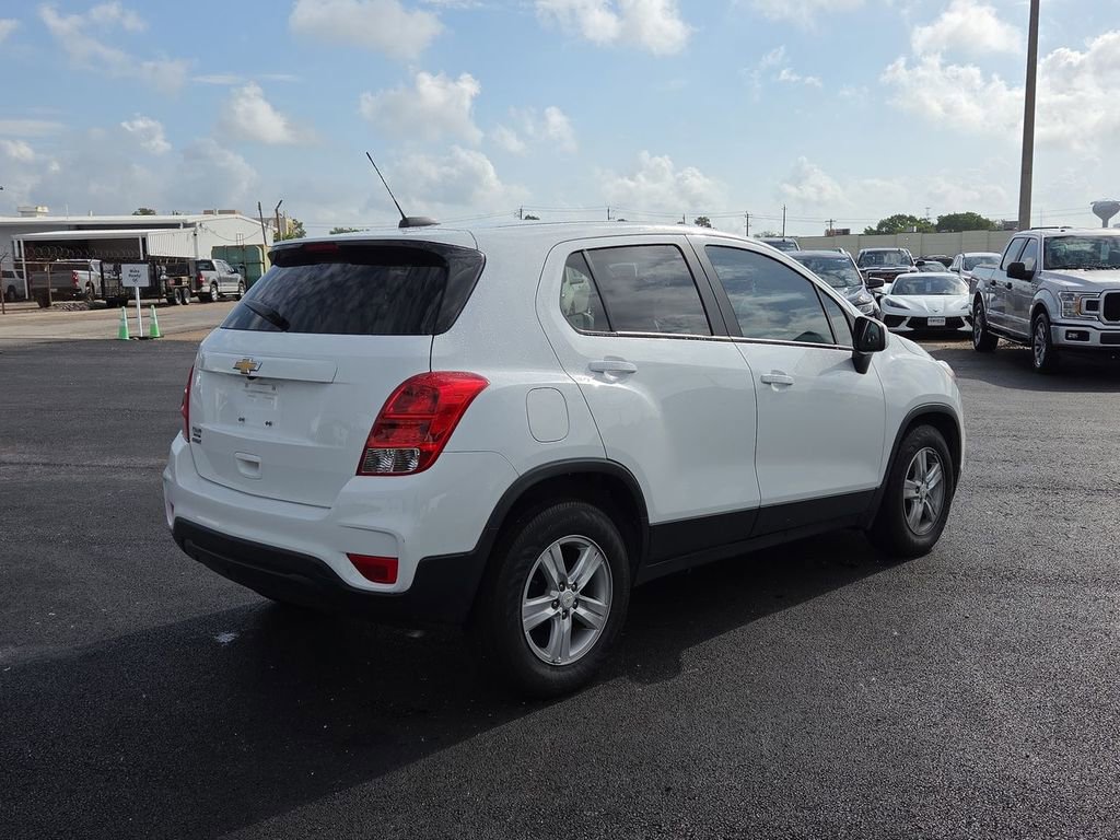Used 2022 Chevrolet Trax LS w/ Tint and Cruise Package FWD image 17