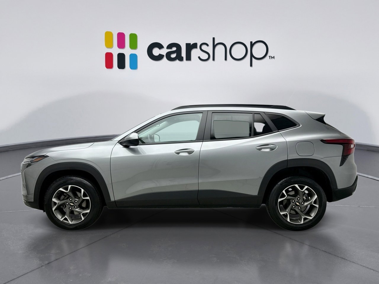 Used 2024 Chevrolet Trax LT w/ Sunroof Package image 2