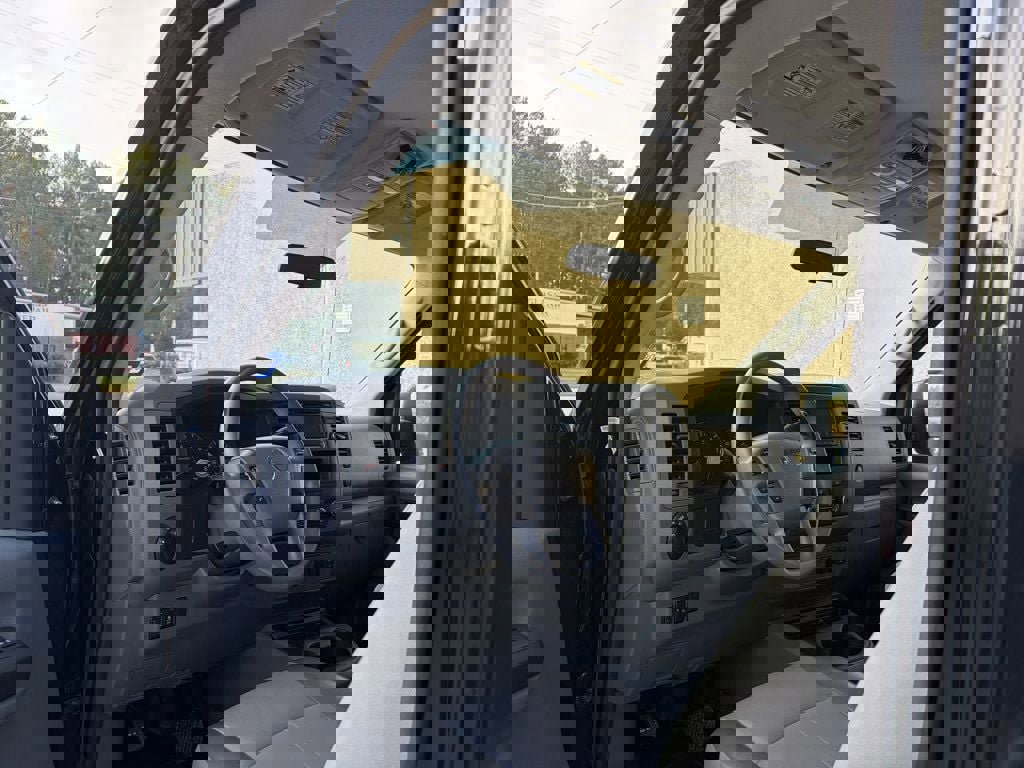 Used 2018 Nissan NV 3500 S image 23