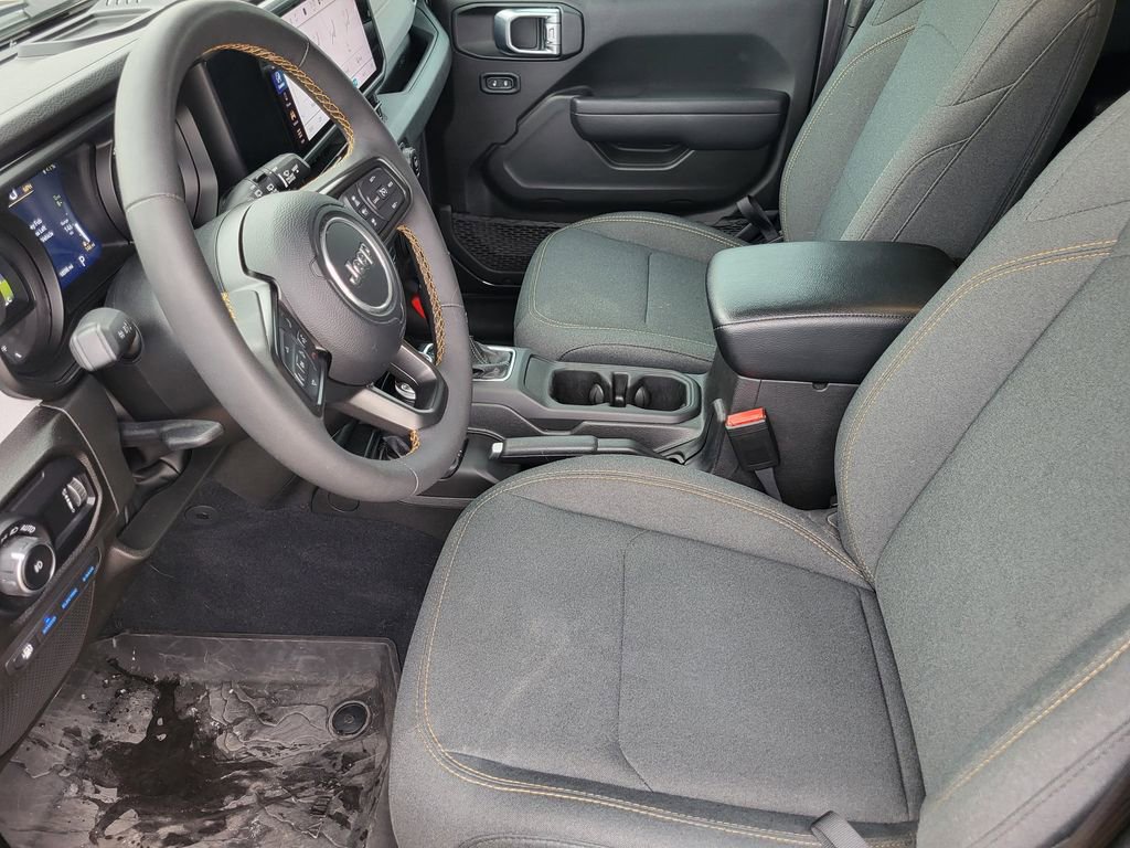Used 2024 Jeep Wrangler Unlimited image 14