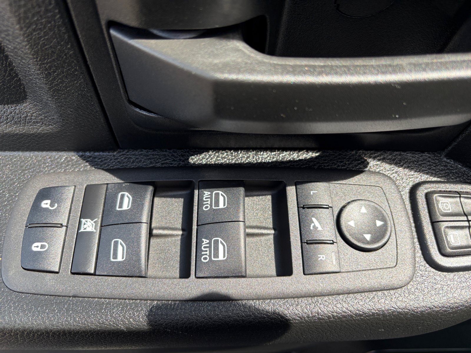 Used 2024 RAM 2500 Tradesman w/ Chrome Appearance Group AWD/4WD image 13