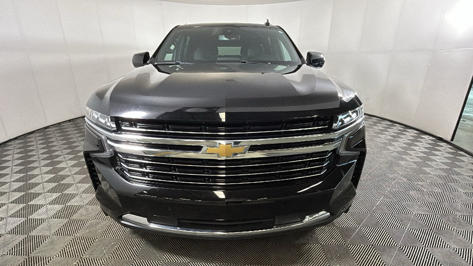 Used 2022 Chevrolet Suburban LT AWD/4WD image 9
