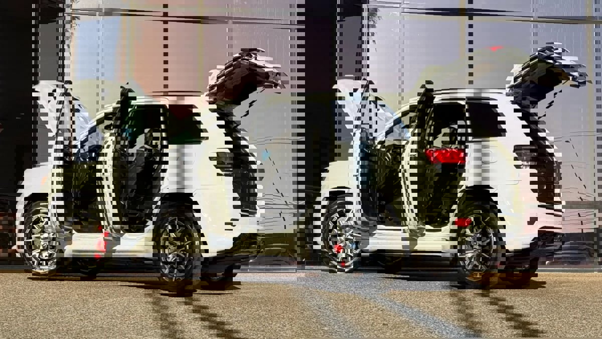 Used 2015 Jeep Grand Cherokee SRT w/ Trailer Tow Group IV image 6