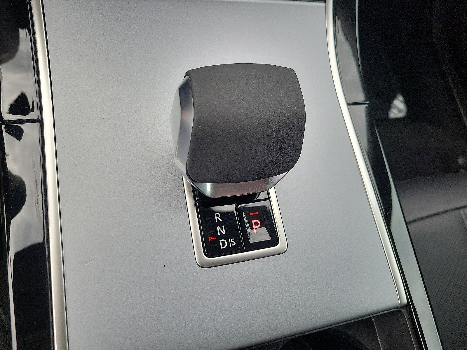 Used 2024 Land Rover Range Rover Evoque S image 14