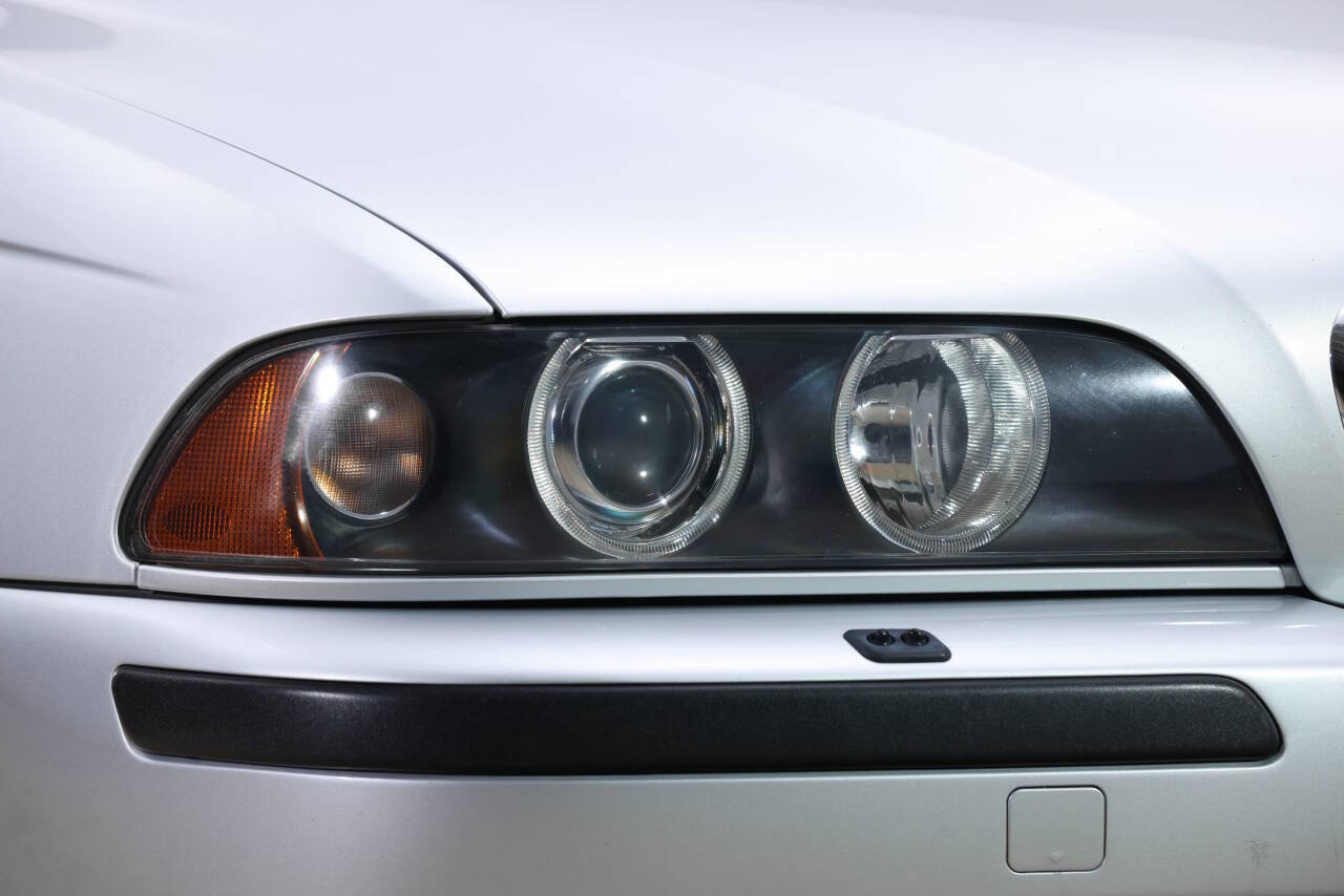 Used 2003 BMW M5 image 12