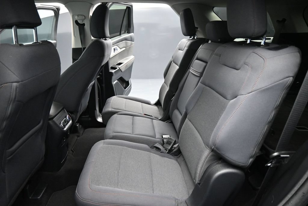 Used 2025 Ford Explorer Active AWD/4WD image 20