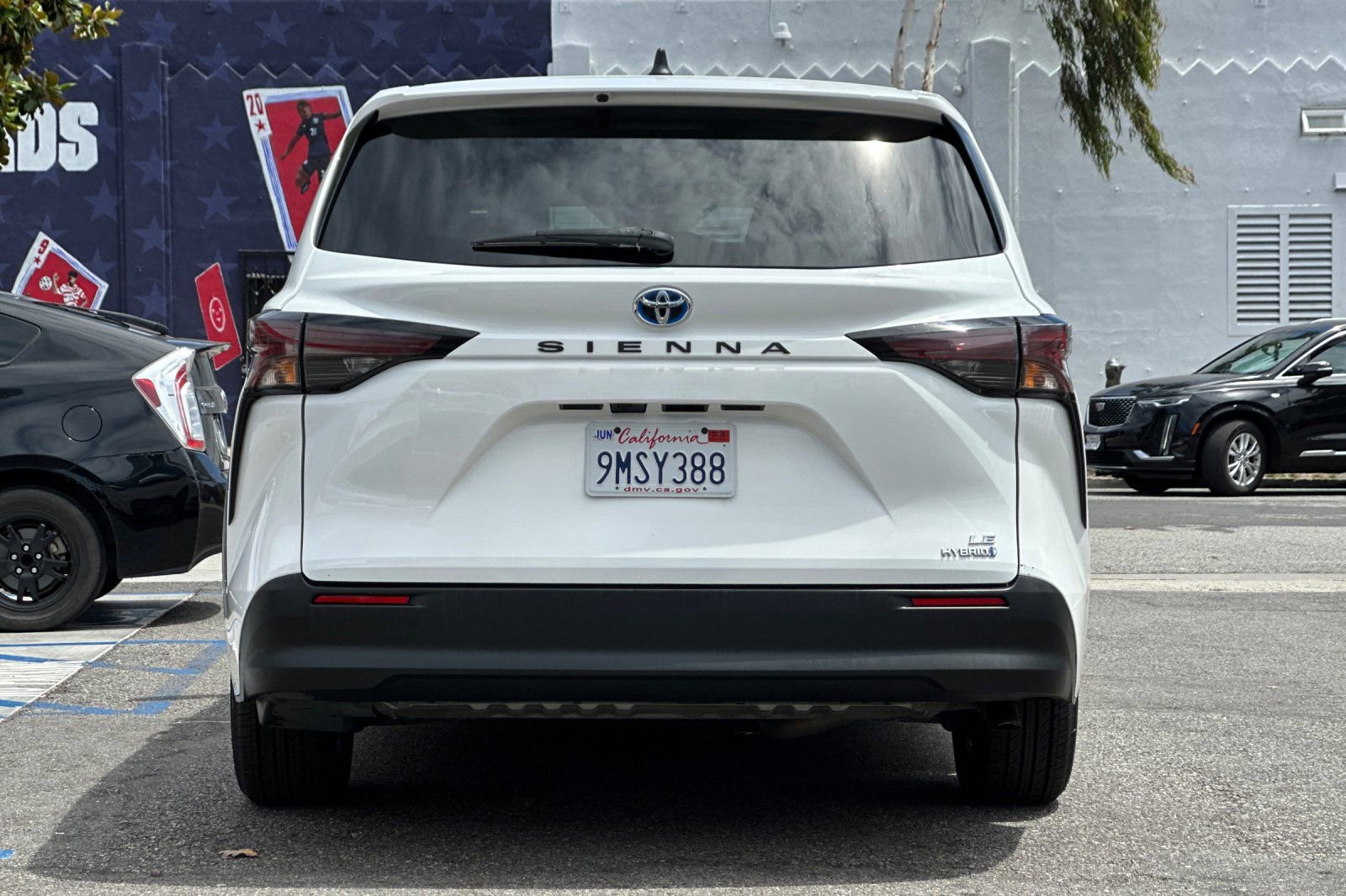 Certified 2023 Toyota Sienna LE FWD image 5