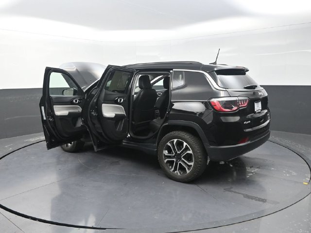 Used 2022 Jeep Compass Limited w/ Sun and Sound Group AWD/4WD image 33