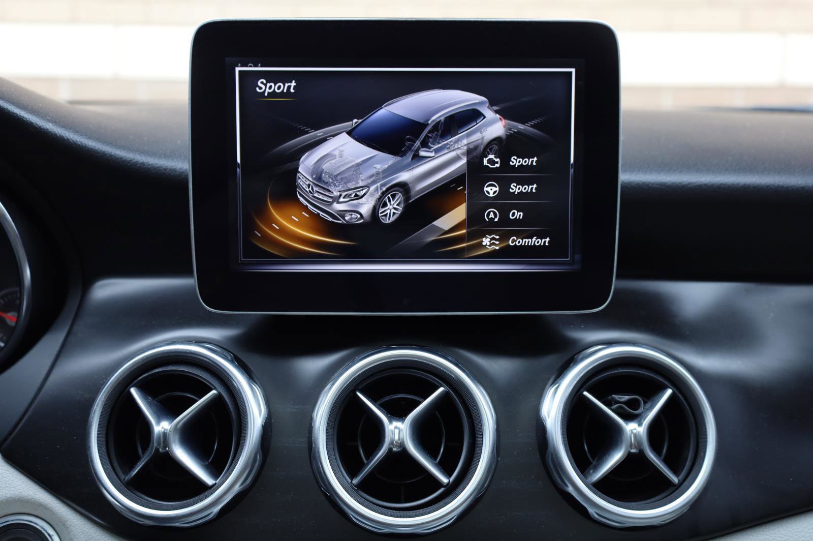 Used 2018 Mercedes-Benz GLA 250 4MATIC w/ Premium Package image 38