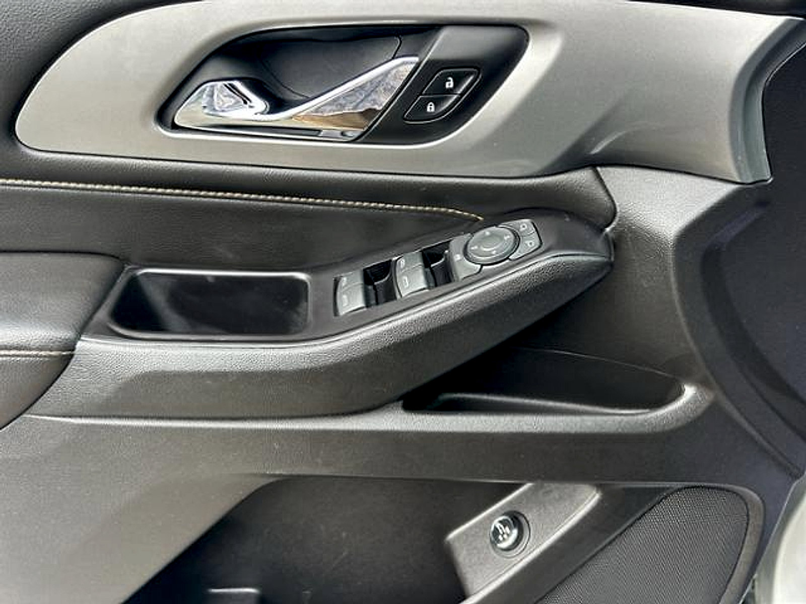 Used 2019 Chevrolet Traverse LT image 12