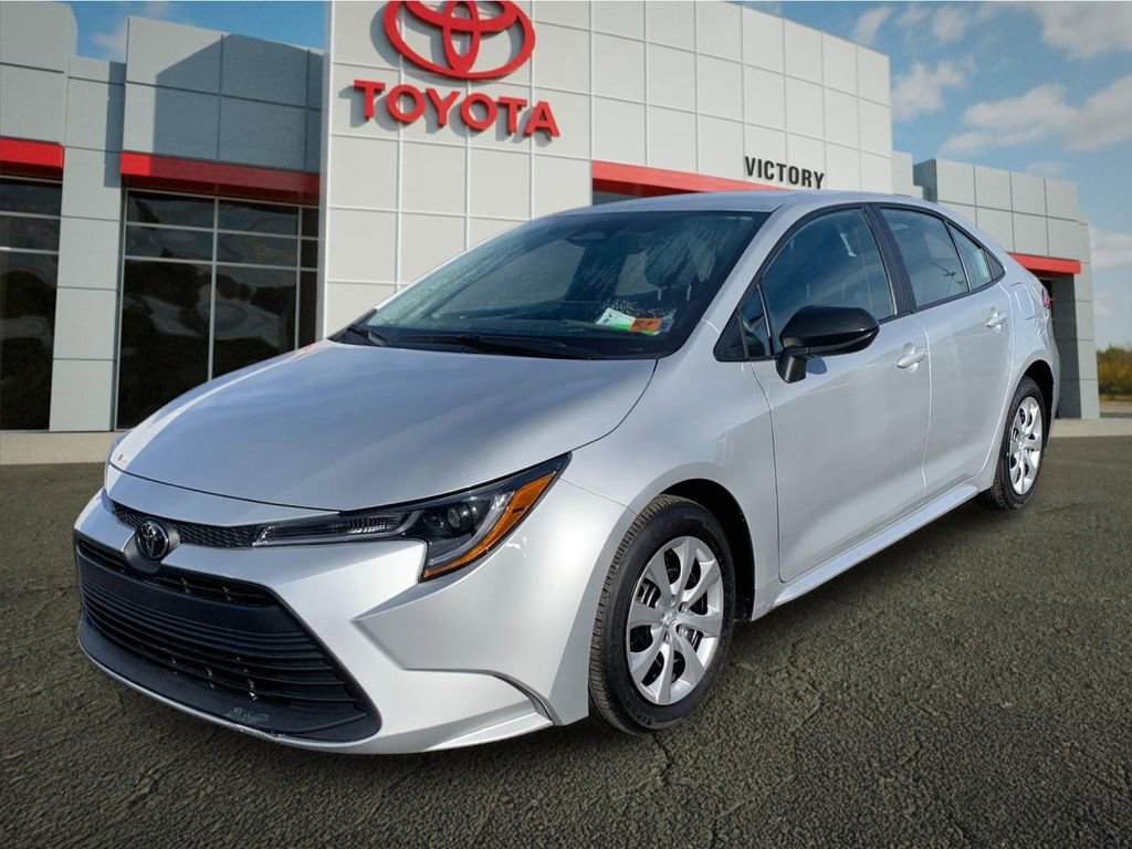 Used 2025 Toyota Corolla LE image 7