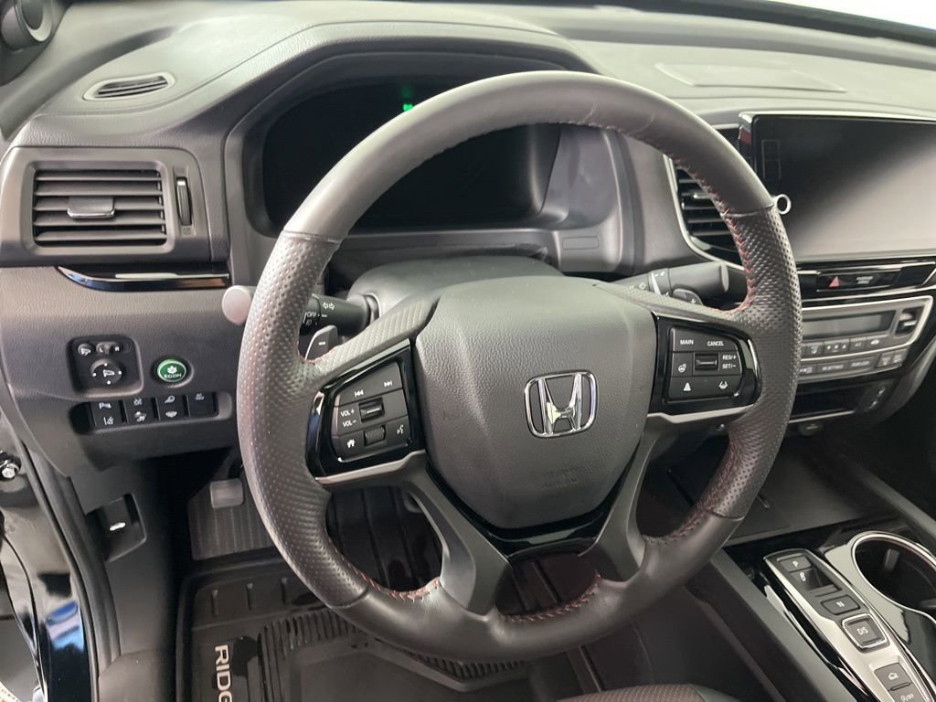 Certified 2025 Honda Ridgeline Black Edition image 25