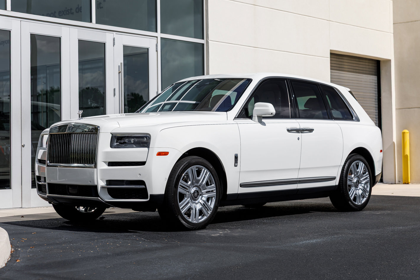 Used 2023 Rolls-Royce Cullinan AWD/4WD image 4