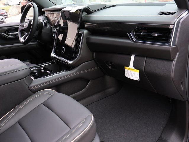 New 2026 GMC Yukon XL Elevation AWD/4WD image 12