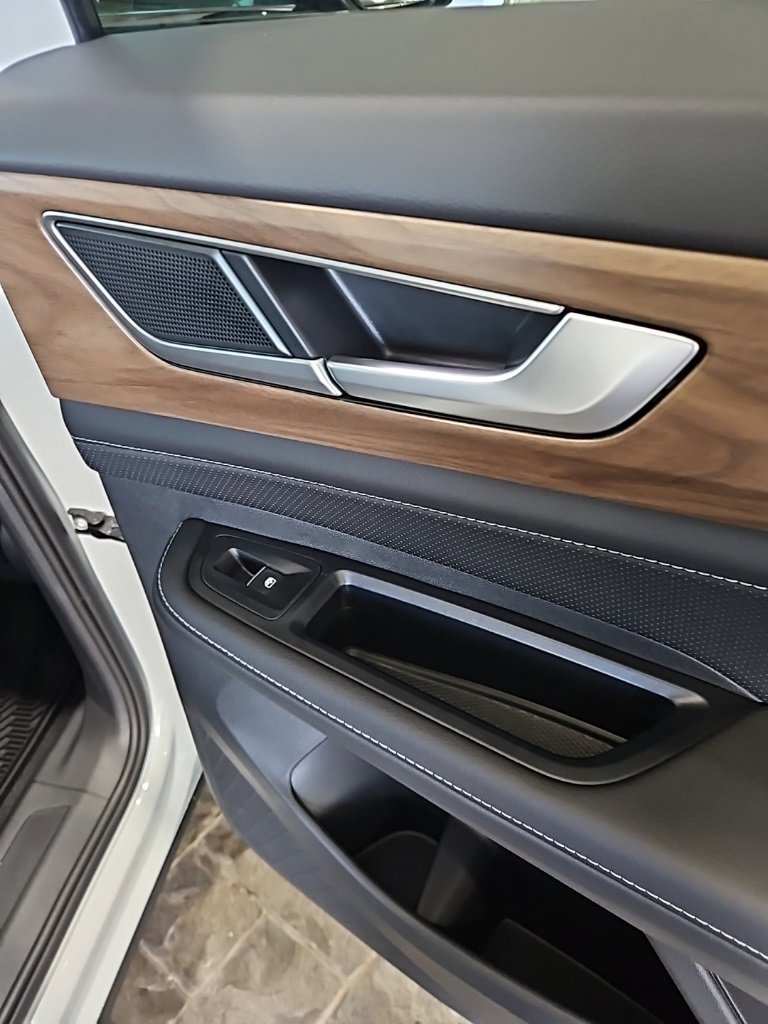 New 2026 Volkswagen Atlas SE image 16