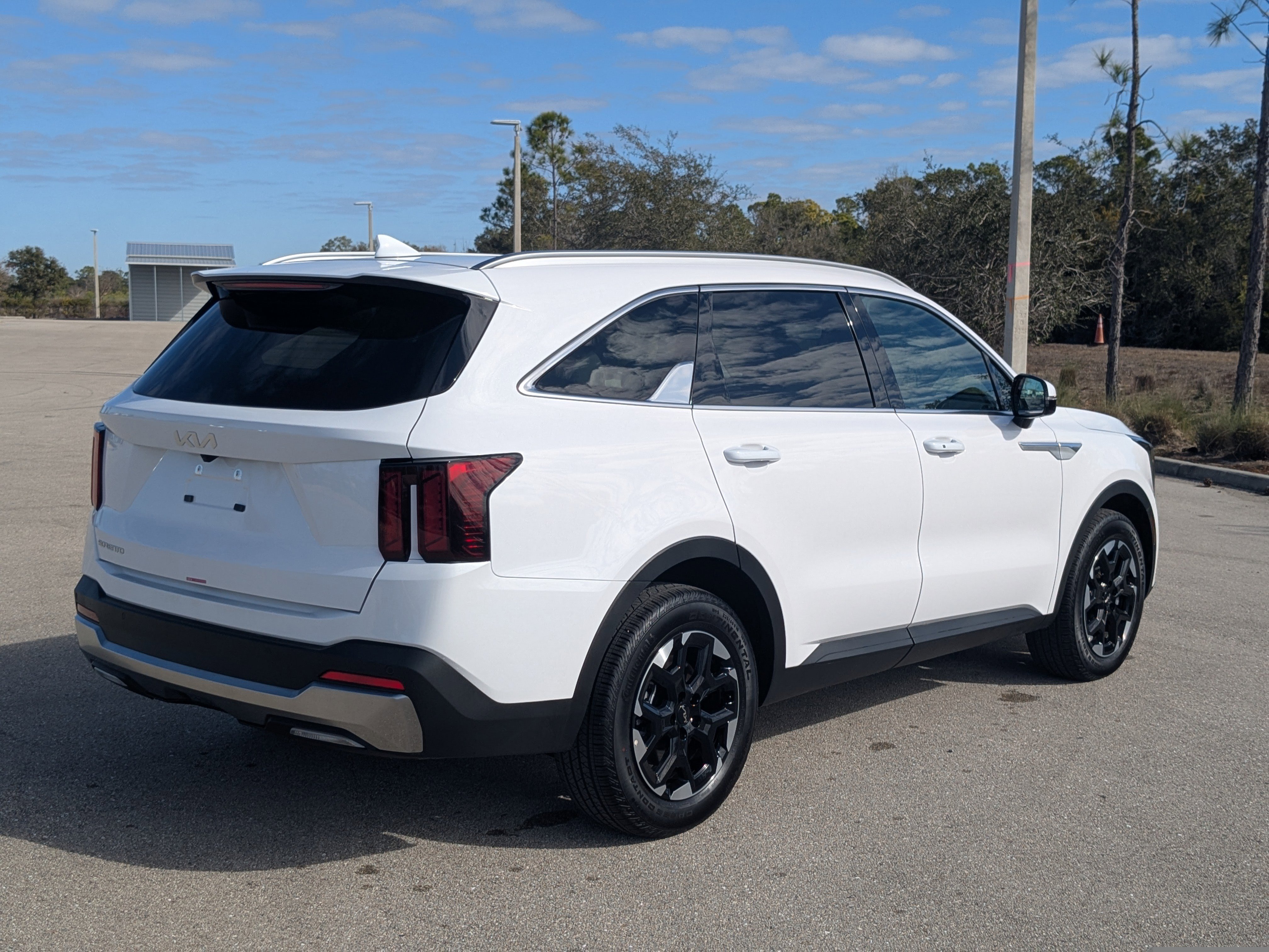 Certified 2025 Kia Sorento S w/ Panoramic Sunroof Package image 5