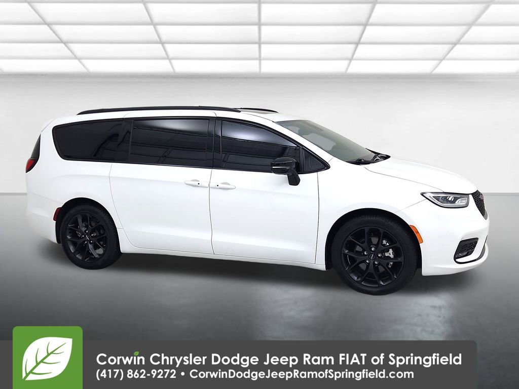 Used 2024 Chrysler Pacifica Limited w/ S Appearance Package