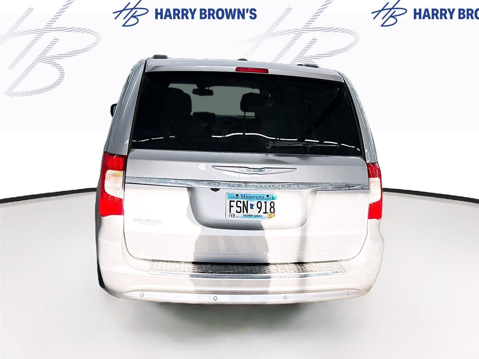 Used 2014 Chrysler Town & Country Touring-L image 9