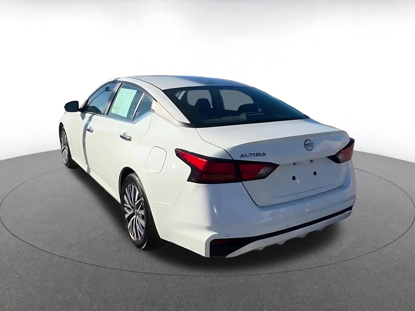 Used 2025 Nissan Altima 2.5 SV image 11