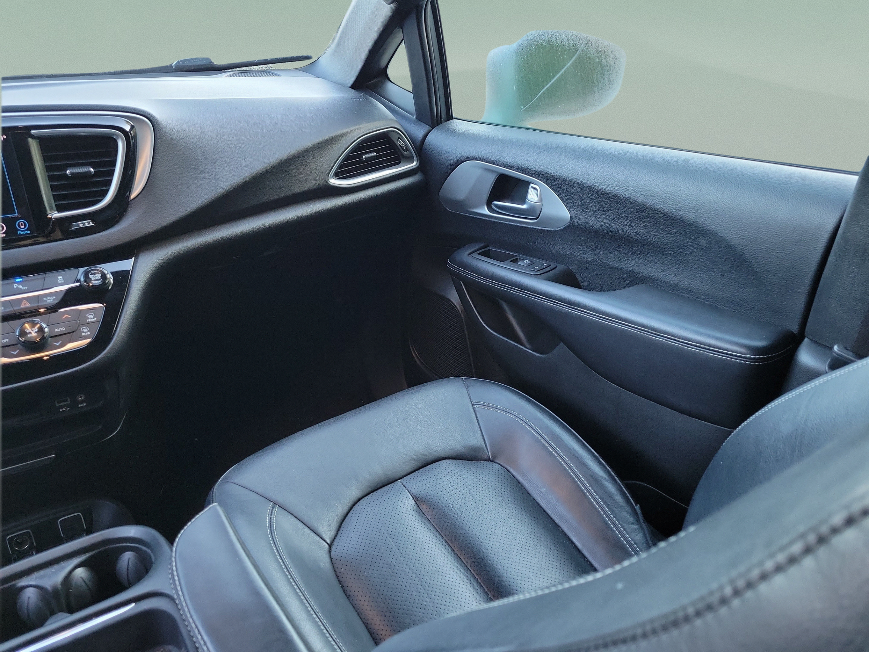 Used 2019 Chrysler Pacifica Touring-L w/ S Appearance Package FWD image 13