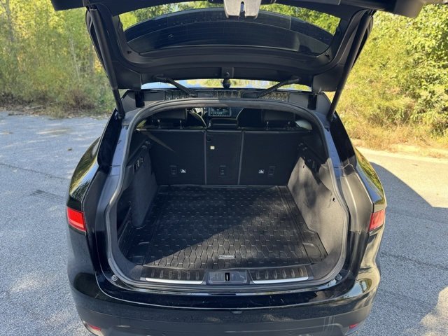 Used 2019 Jaguar F-PACE Premium image 7
