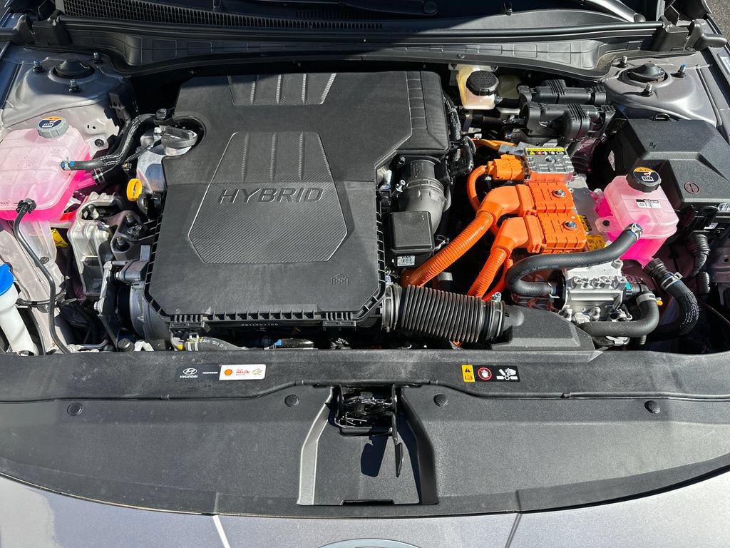 Certified 2025 Hyundai Elantra Limited FWD image 10