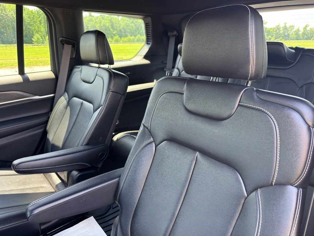 Used 2024 Jeep Grand Cherokee L Limited AWD/4WD image 35